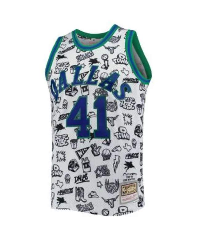 Men's Mitchell & Ness Dirk Nowitzki Red Western Conference 2003 All Star  Game Swingman Jersey