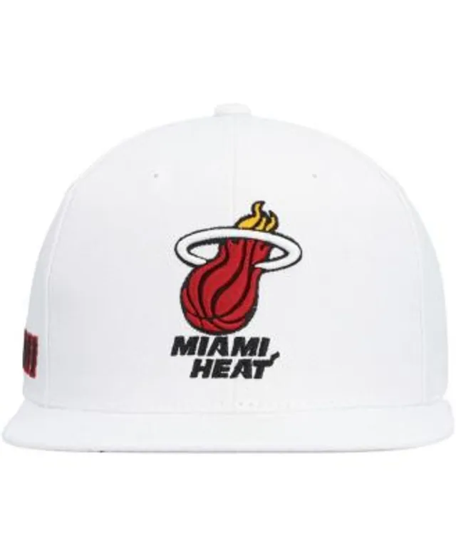 Men's Miami Heat Mitchell & Ness Black Core Side Snapback Hat