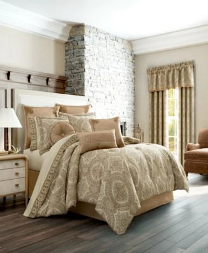 J Queen New York Sardinia Comforter Sets