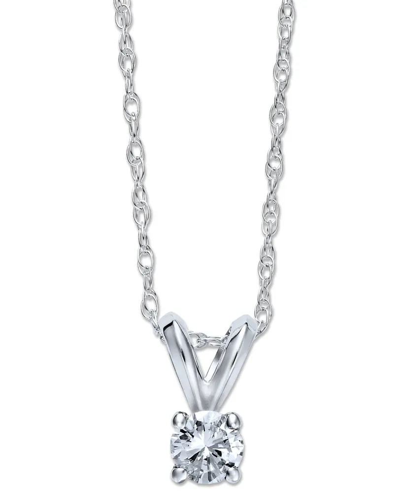 Round-Cut Diamond Pendant Necklace in 10k White Gold (1/6 ct. t.w.)