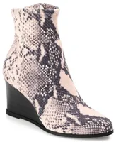 Journee Collection Women's Hepburn Wedge Booties