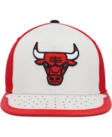 Men's Mitchell & Ness White, Red Chicago Bulls Day One Snapback Hat