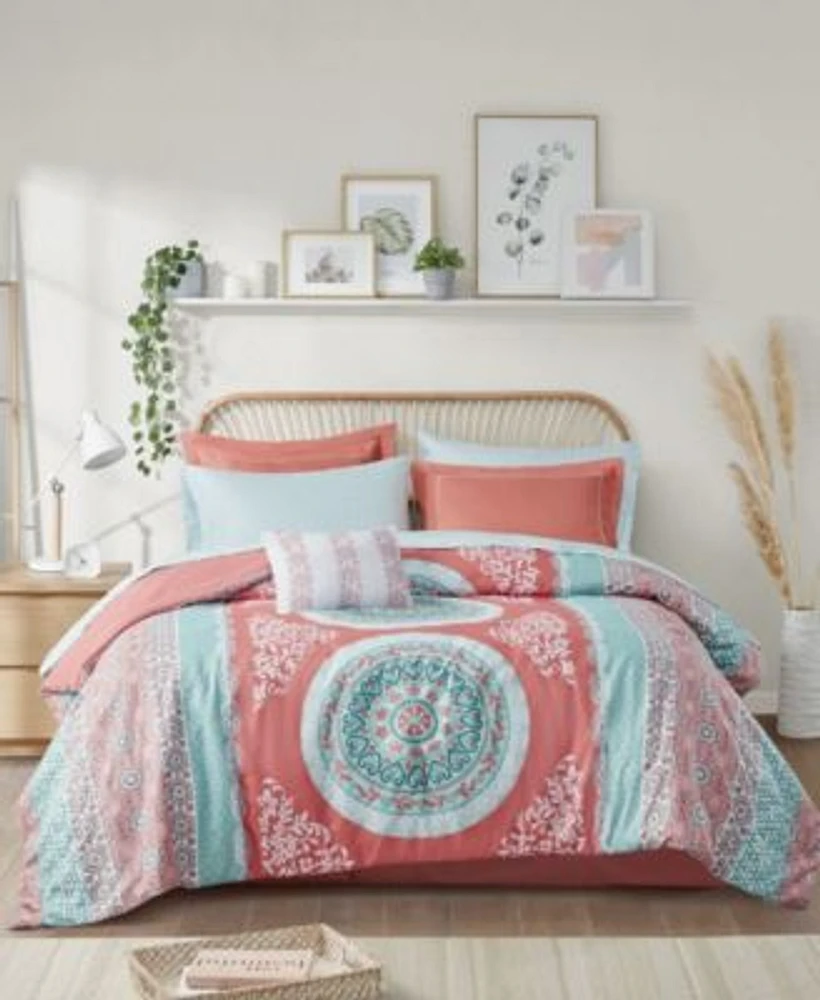 Intelligent Design Loretta Comforter Sets