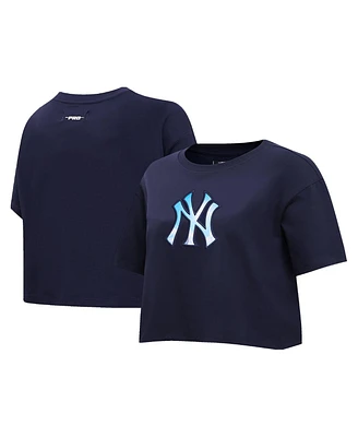 Women's Pro Standard Navy New York Yankees Painted Sky Boxy Cropped T-shirt