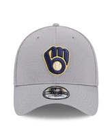 New Era Men's Gray Milwaukee Brewers Active Pivot 39thirty Flex Hat