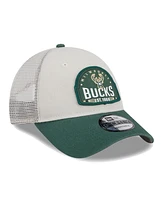 New Era Men's Khaki/Hunter Green Milwaukee Bucks Throwback Patch Trucker 9Forty Adjustable Hat