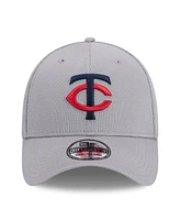 New Era Men's Gray Minnesota Twins Active Pivot 39thirty Flex Hat