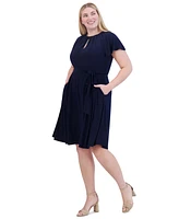 Jessica Howard Plus Keyhole Fit & Flare Dress