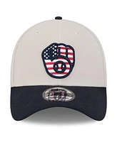 New Era Men's Black Milwaukee Brewers 2024 Fourth of July 39THIRTY Flex Hat