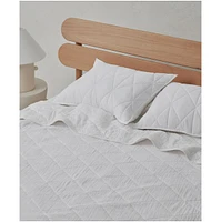 Pact Organic Cotton Diamond Quilt