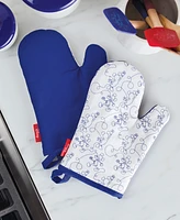 Disney Home Bon Voyage Mickey Mouse 2-Piece Oven Mitt Set