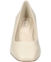 Easy Street Women's Poet Square Toe Pumps