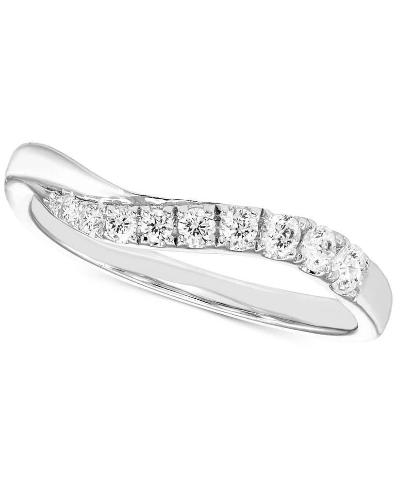 Diamond Graduated Swirl Contour Band (1/4 ct. t.w.) in 14k White Gold