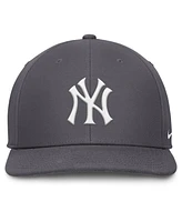 Nike Men's Gray New York Yankees Pro Performance Snapback Hat