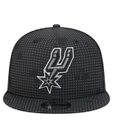 New Era Men's Black San Antonio Spurs Midnight Ink Pop Outline 9FIFTY Snapback Hat