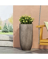 Natural Accents for Your Outdoor Oasis