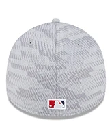 New Era Men's Gray Los Angeles Angels 2025 Mlb Clubhouse 39THIRTY Flex Hat