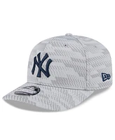 New Era Men's Gray New York Yankees 2025 Mlb Clubhouse 9SEVENTY Stretch-Snap Hat