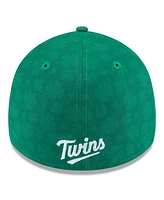 New Era Men's Kelly Green Minnesota Twins St. Patrick's Day 39THIRTY Flex Hat