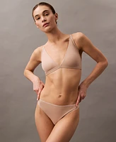 Calvin Klein Women's Form To Body Lightly Lined Triangle Bralette QF6758