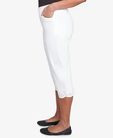 Alfred Dunner Women's Crystal Springs Eyelet Cuff Capri Pants