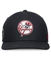 Nike Men's Navy/ New York Yankees Pro Performance Snapback Hat