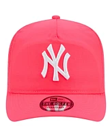 New Era Men's Pink New York Yankees Everyday Golfer Adjustable Hat