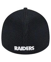 New Era Men's Black Las Vegas Raiders Game Day Linear 39THIRTY Flex Hat
