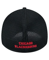 New Era Men's Black Chicago Blackhawks Linear Featherweight 39THIRTY Flex Hat