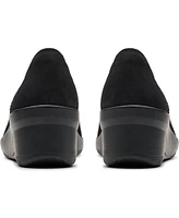 Clarks Collection Women's Suttyn Kaylie Slip-On Shoes