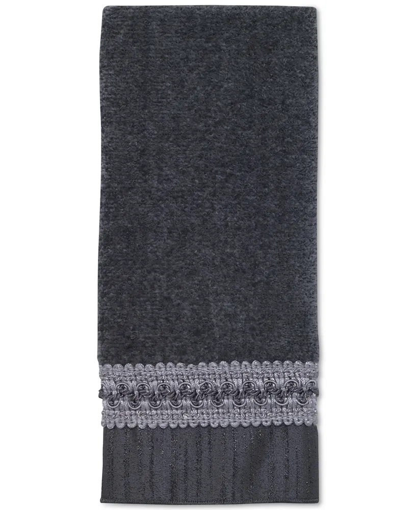 Avanti Braided Cuff Medallion Fingertip Towel, 11" x 18"