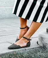 Journee Collection Women's Lana Scalloped Edge Ankle Strap Flats