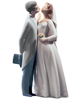 Lladro Collectible Figurine, A Kiss To Remember