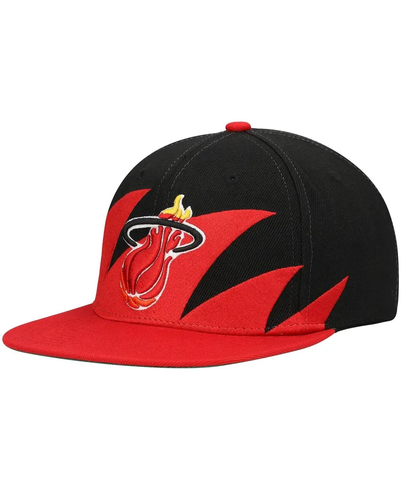 Men's Mitchell & Ness Black and Red Miami Heat Hardwood Classics Sharktooth Snapback Hat