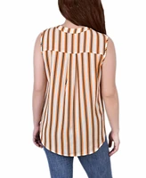 Petite Sleeveless Y-neck Pleated Hem Blouse