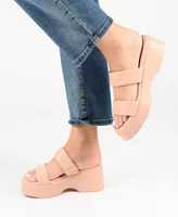Journee Collection Women's Veradie Platform Sandals