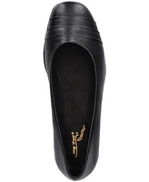 Easy Street Women's Hayes Square Toe Flats