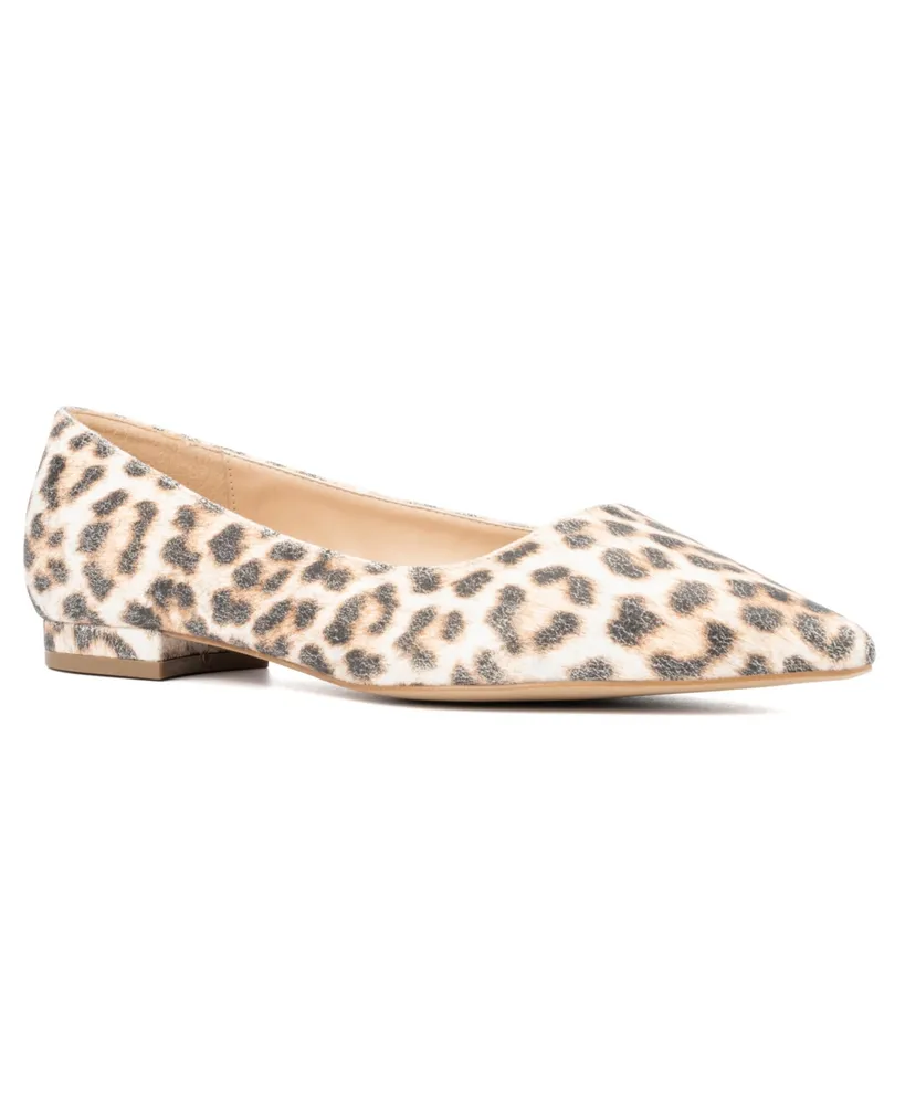 Fashion To Figure Women's Bailey Wide Width Flats