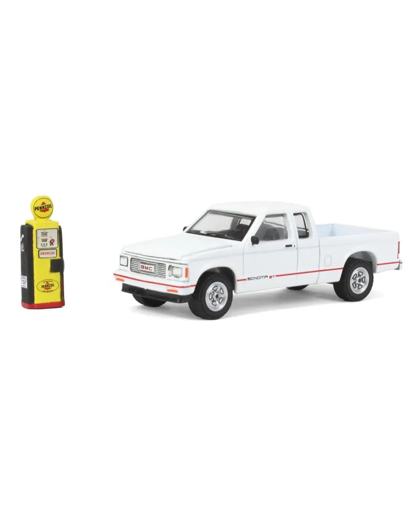 Green light Collectibles 1/64 Gmc Sonoma St with Pennzoil Gas Pump, Hobby Shop