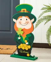 Glitzhome 23.5" H St. Patrick's Wooden Leprechaun Pot of Gold-Tone Porch Decor