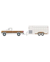 Greenlight Collectibles 1/64 Ford Lariat with Livestock Trailer, Hitch & Tow