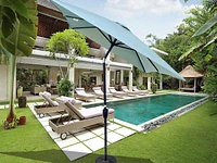 Waterproof Patio Umbrella with Tilt and Crank
