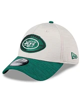 New Era Men's Stone/Green York Jets 2024 Sideline Historic 39THIRTY Flex Hat