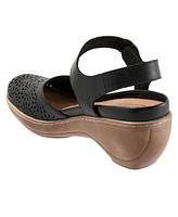 Softwalk Mabelle Perf Clog