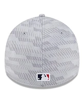 New Era Men's Gray Atlanta Braves 2025 Mlb Clubhouse 39THIRTY Flex Hat