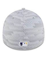 New Era Men's Gray Milwaukee Brewers 2025 Mlb Clubhouse 39THIRTY Flex Hat