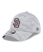 New Era Men's Gray San Diego Padres 2025 Mlb Clubhouse 39THIRTY Flex Hat