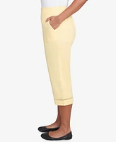 Alfred Dunner Petite Rise & Shine Lace Dotted Trim Capri Pants
