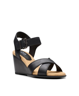 Clarks Collection Women's Emmalae Iris Wedge Sandals