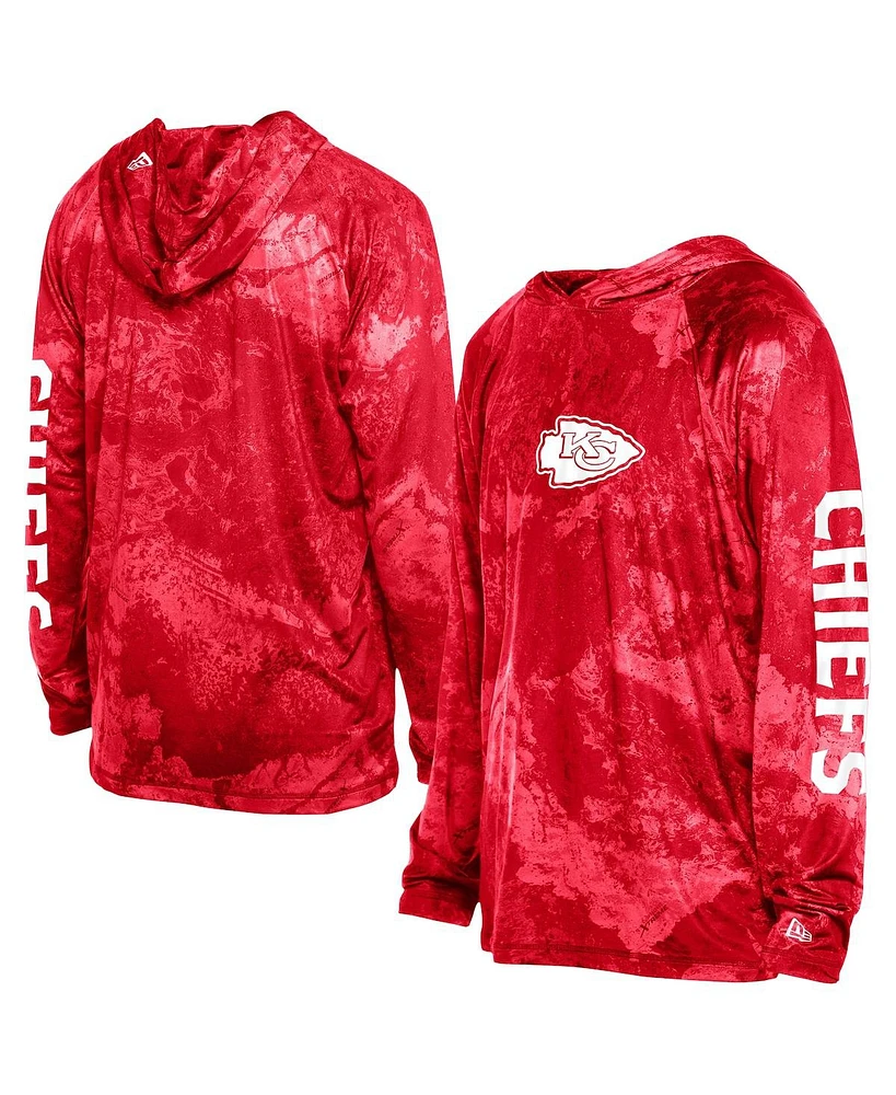 New Era Men's Red Kansas City Chiefs Realtree Xtreme Camo Raglan Long Sleeve Hooded Top